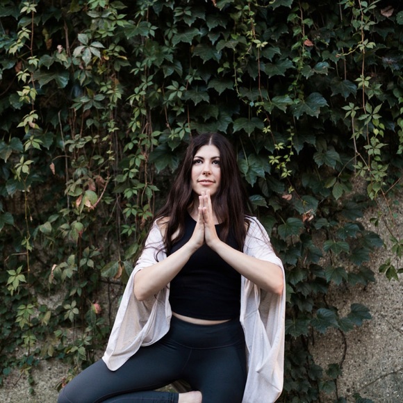 Meet Your Posher @beechybuzz - Picture 12 of 14